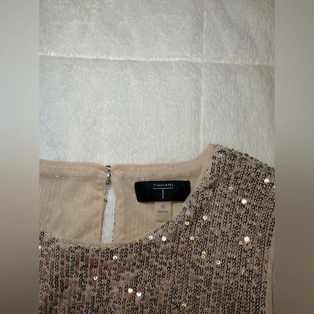 TAHARI Women's Silver Sequin Sleeveless Top - Picture 4 of 5